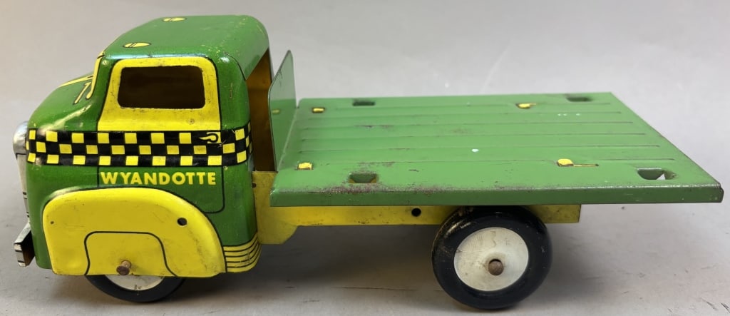 Vintage Wyandotte Pressed Steel Flat Bed Truck (1 of 8)