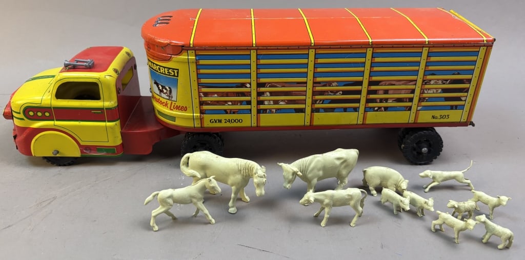 Marcrest Livestock Lines Cattle Truck w/ Animals: Please make sure you view all photos and ask any questions you may have! Great original collectible item. This is day 1 of our 2 day one owner auction event. Thanks and have a great day! Holler & Hamm