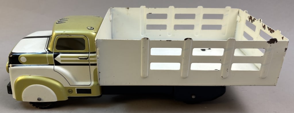 1950s Marx Pressed Steel Litho Stake Bed Truck: Please make sure you view all photos and ask any questions you may have! Great original collectible item. This is day 1 of our 2 day one owner auction event. Thanks and have a great day! Holler & Hamm