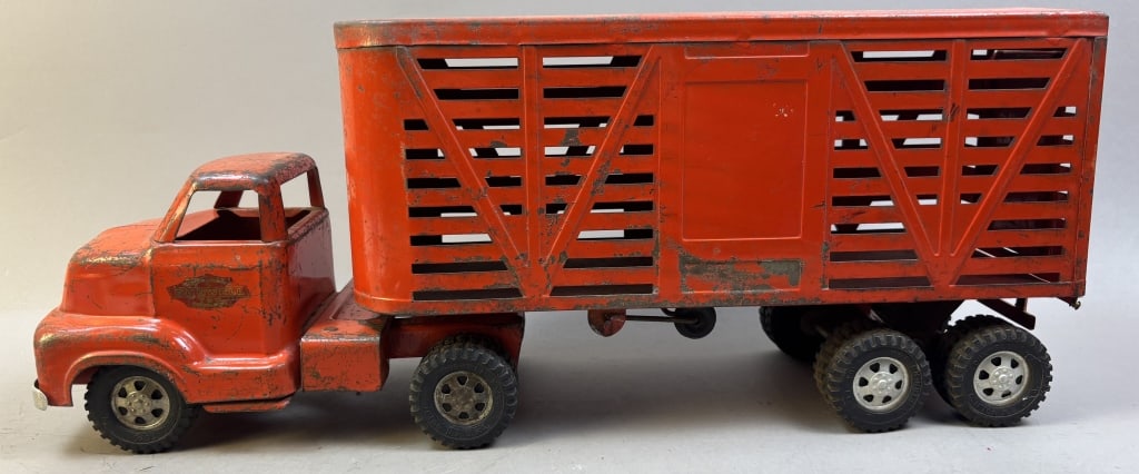 1950s Dunwell Toys Livestock Truck Trailer Hauler: Please make sure you view all photos and ask any questions you may have! Great original collectible item. This is day 1 of our 2 day one owner auction event. Thanks and have a great day! Holler & Hamm