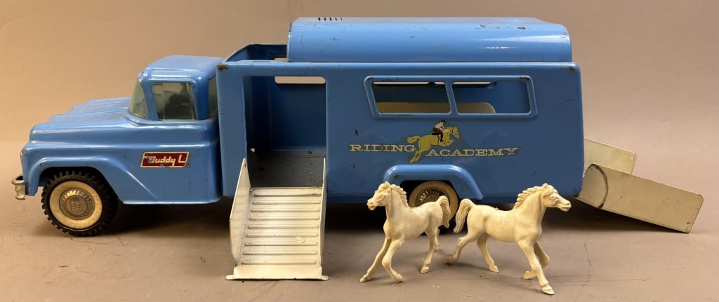 Buddy L Pressed Steel Riding Academy Horse Truck: Please make sure you view all photos and ask any questions you may have! Great original collectible item. This is day 1 of our 2 day one owner auction event. Thanks and have a great day! Holler & Hamm