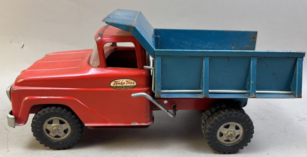Tonka Toys Pressed Steel Dump Truck Manual Lever (1 of 9)
