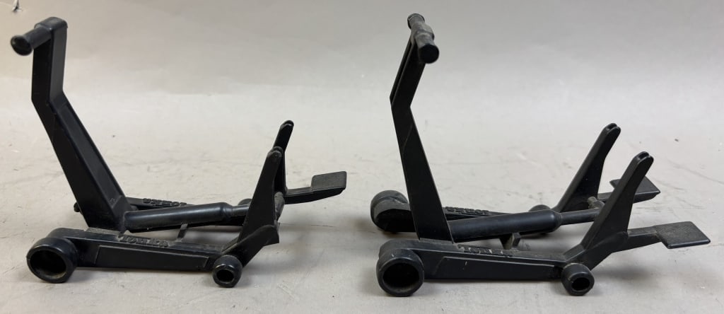 Pair of 1970 Tonka Truck Lift Floor Tire Jacks: Please make sure you view all photos and ask any questions you may have! Great original collectible item. This is day 1 of our 2 day one owner auction event. Thanks and have a great day! Holler & Hamm