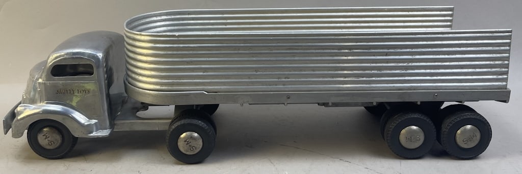 Smith Miller #1800 Pressed Steel Semi Truck Trailer: Please make sure you view all photos and ask any questions you may have! Great original collectible item. This is day 1 of our 2 day one owner auction event. Thanks and have a great day! Holler & Hamm