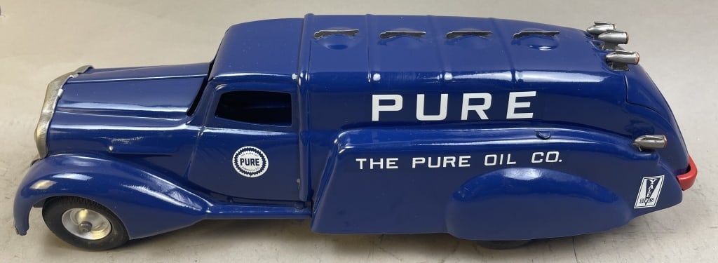 Pure Oil Metalcraft 1930s Pressed Steel Toy Tanker Truck: Please make sure you view all photos and ask any questions you may have! Great original collectible item. This is day 1 of our 2 day one owner auction event. Thanks and have a great day! Holler & Hamm