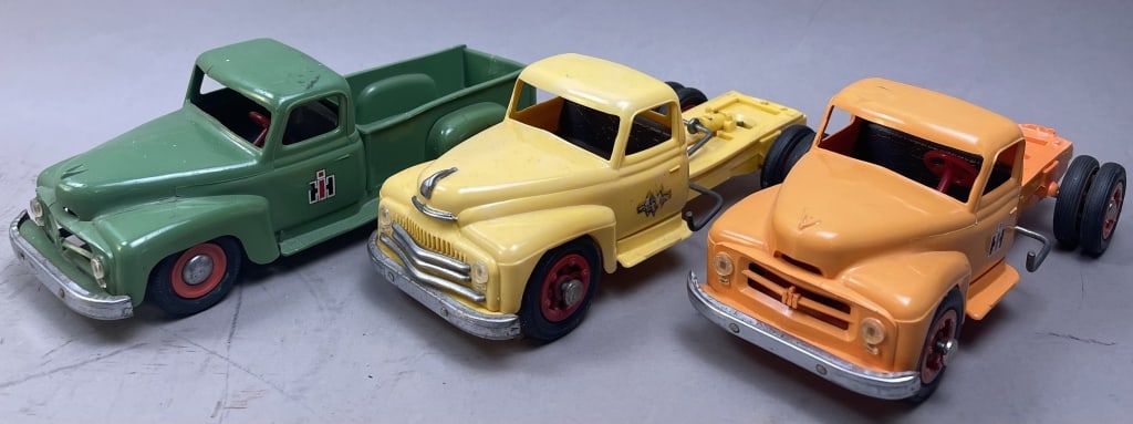 3 Vintage International Harvester Plastic Toy Trucks (1 of 13)