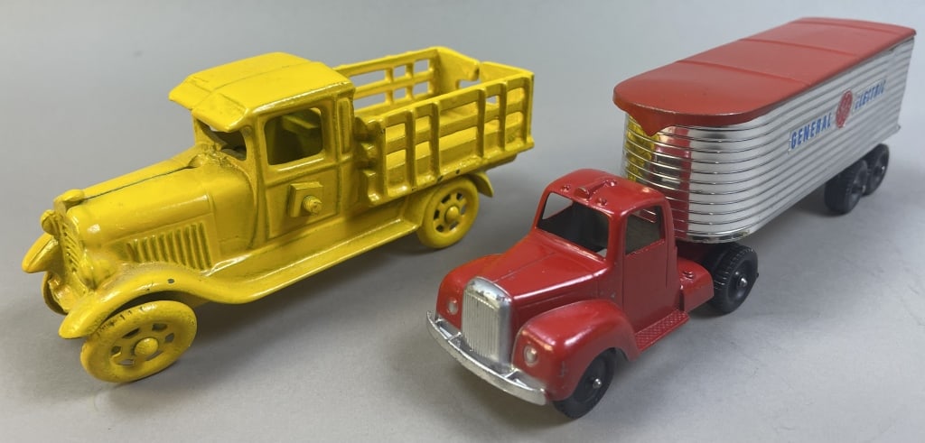 Cast Iron Stake Truck & GE Tootsie Toy Truck (1 of 10)