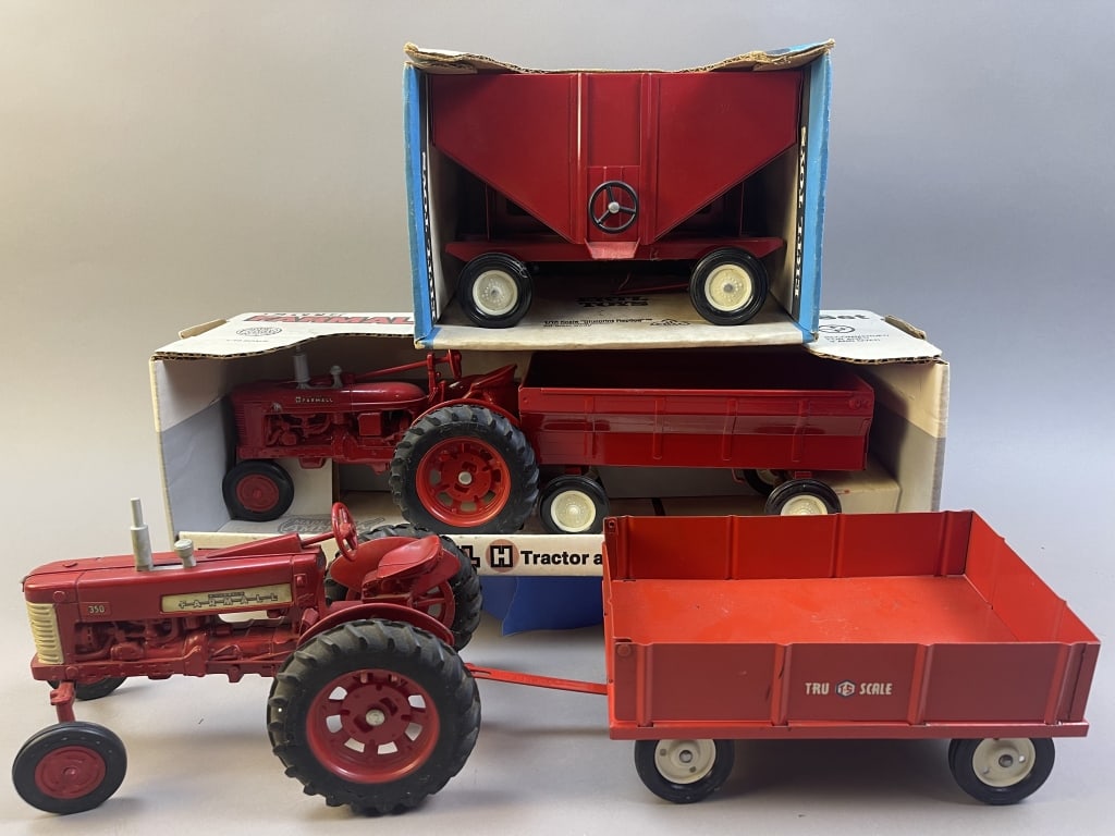 2 Ertl Tractors w/ Wagons & Gravty Feed 1/16 Scale: Please make sure you view all photos and ask any questions you may have! Great original collectible item. This is day 1 of our 2 day one owner auction event. Thanks and have a great day! Holler &