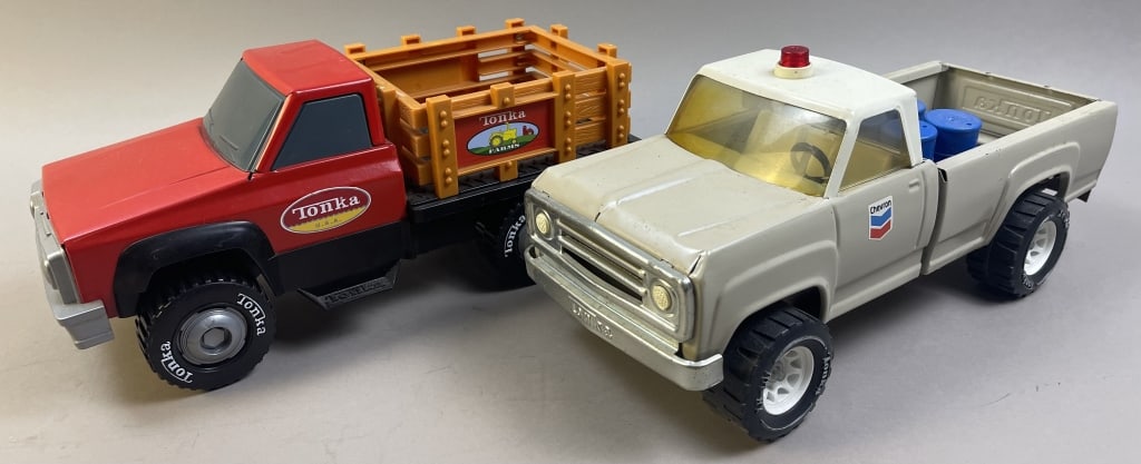 2Vintage Tonka Pickup Trucks Stake Bed & Chevron: Please make sure you view all photos and ask any questions you may have! Great original collectible item. This is day 1 of our 2 day one owner auction event. Thanks and have a great day! Holler & Hamm