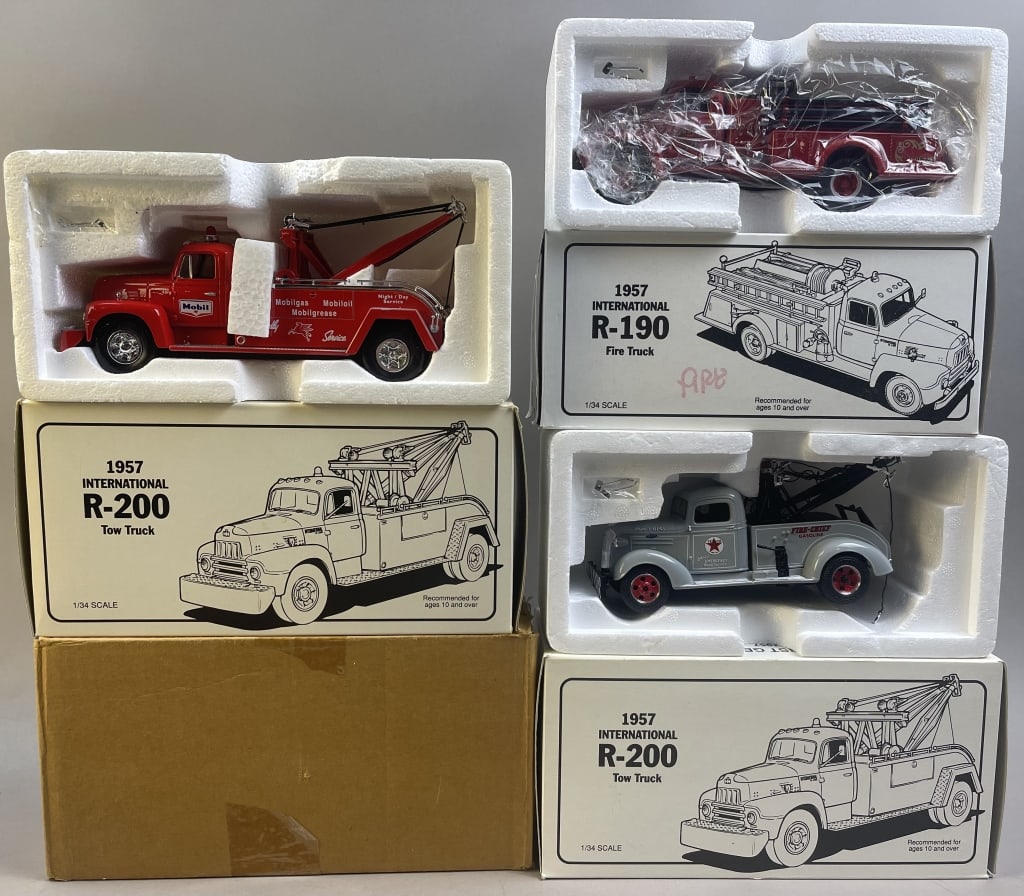 3 First Gear IH Model Service Trucks 1/34 Scale: Please make sure you view all photos and ask any questions you may have! Great original collectible item. This is day 1 of our 2 day one owner auction event. Thanks and have a great day! Holler & Hamm