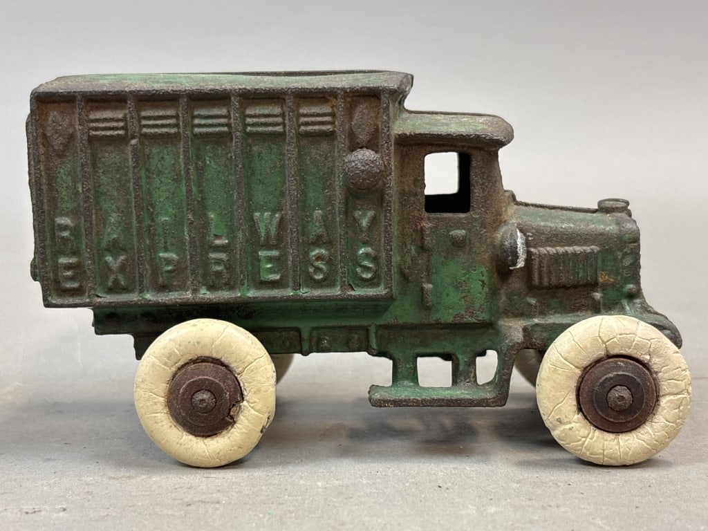 Railway Express Metal Truck: Please make sure you view all photos and ask any questions you may have! Great original collectible item. This is day 1 of our 2 day one owner auction event. Thanks and have a great day! Holler & Hamm