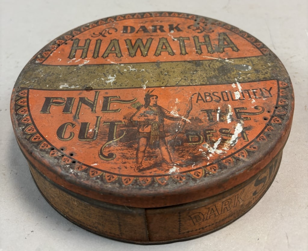 Hiawatha Tobacco Tin Mfg Spaulding & Merrick: Please make sure you view all photos and ask any questions you may have! Great original collectible item. This is day 1 of our 2 day one owner auction event. Thanks and have a great day! Holler &