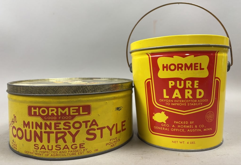 Pair Hormel 4 & 5lb Sausage & Lard Tins: Please make sure you view all photos and ask any questions you may have! Great original collectible item. This is day 1 of our 2 day one owner auction event. Thanks and have a great day! Holler &