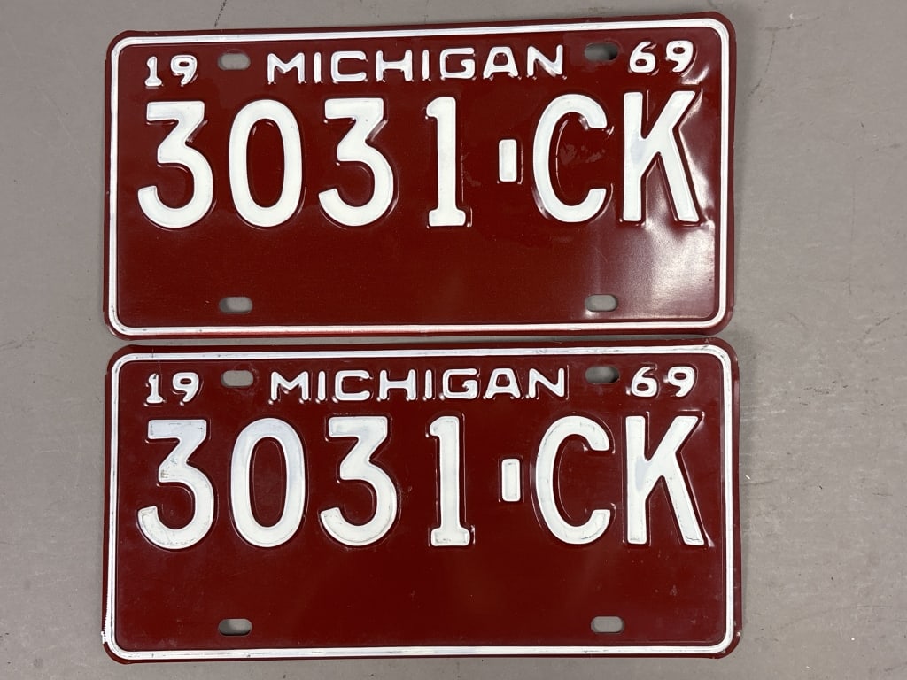 Pair 1969 Vintage Michigan License Plates (1 of 2)