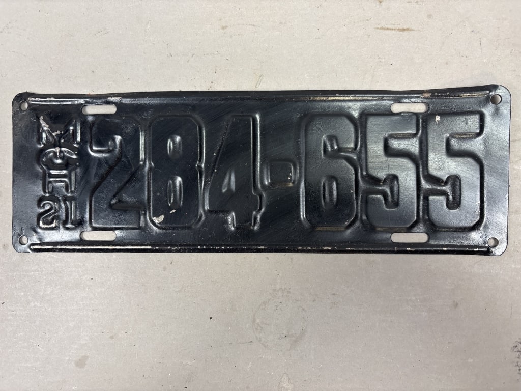 1921 Vintage Black Michigan License Plate Repainted (1 of 5)