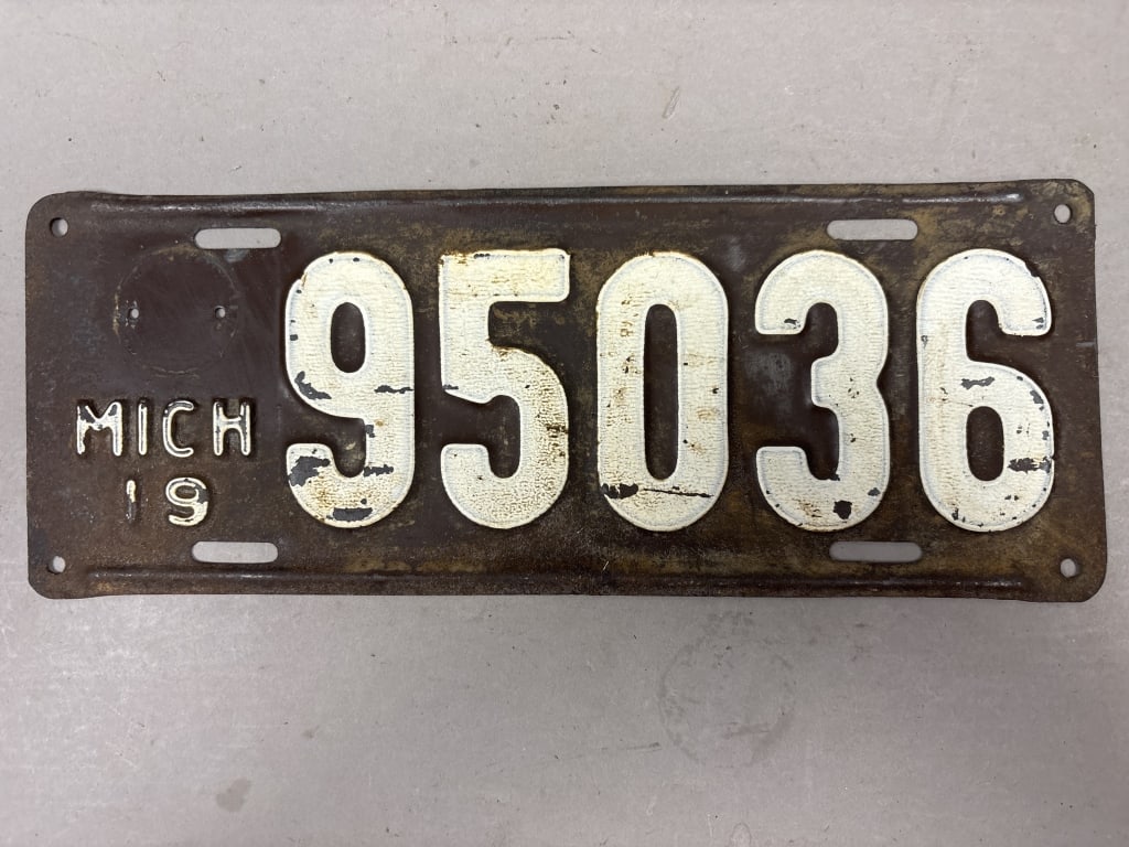 1919 Vintage Brown Michigan License Plate Repainted (1 of 5)