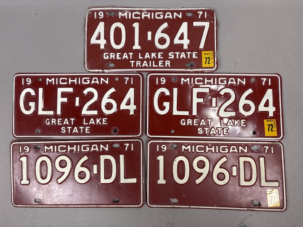 Lot of 5 1971 Michigan Trailer Licenses Plates: See all photos as a better idea of condition.