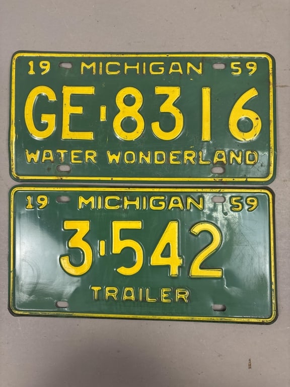 Pair 1959 Michigan GE8316 $ 3542 License Plates: See all photos as a better idea of condition.