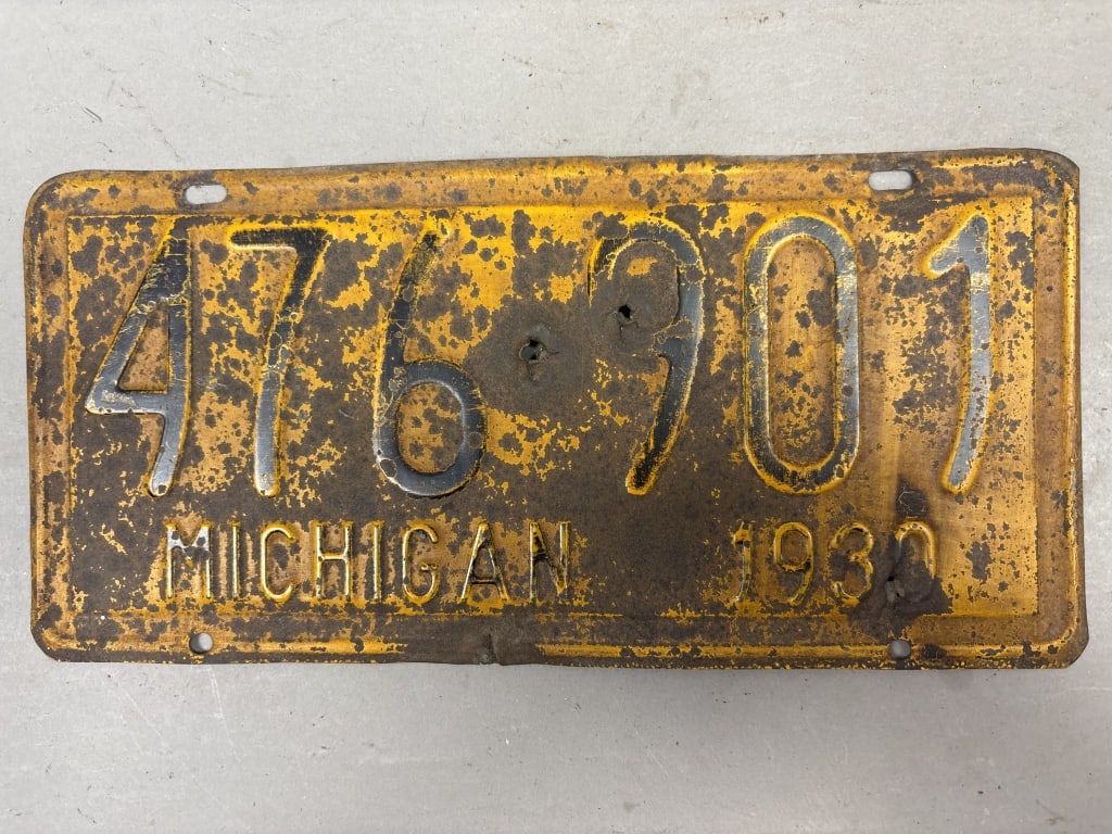 1930 Michigan 476901 Vintage License Plate: See all photos as a better idea of condition.