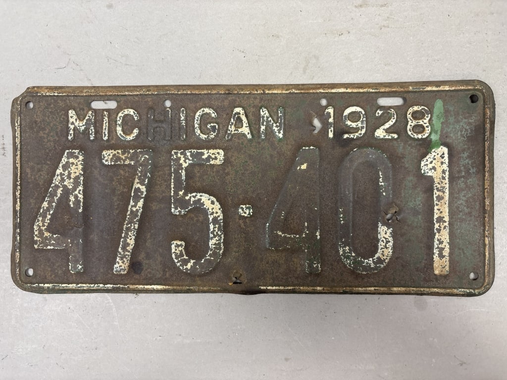 1928 Michigan 475401 Vintage License Plate: See all photos as a better idea of condition.