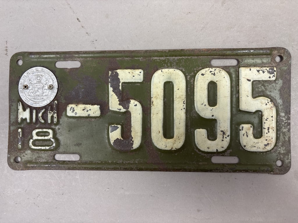 1918 Michigan 5095 Vintage License Plate: See all photos as a better idea of condition.