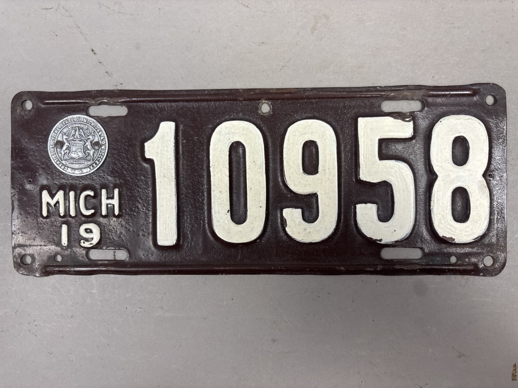 1919 Michigan 10958 Vintage License Plate: See all photos as a better idea of condition.