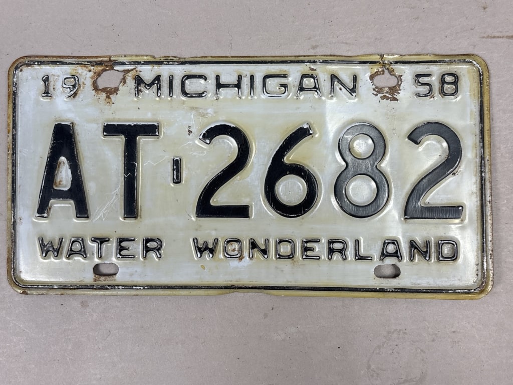 1958 Michigan Water Wonderland AT-2682 Plate: See all photos as a better idea of condition.