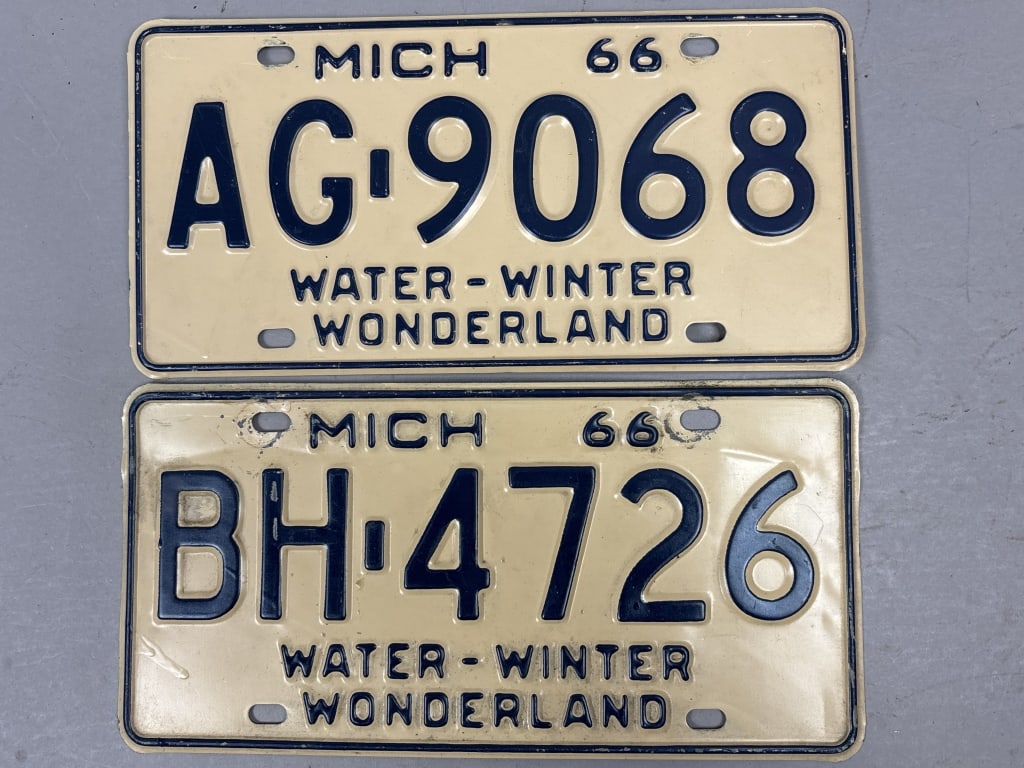 Pair of 1966 Michigan AG-9068 BH-4726 Plates: See all photos as a better idea of condition.