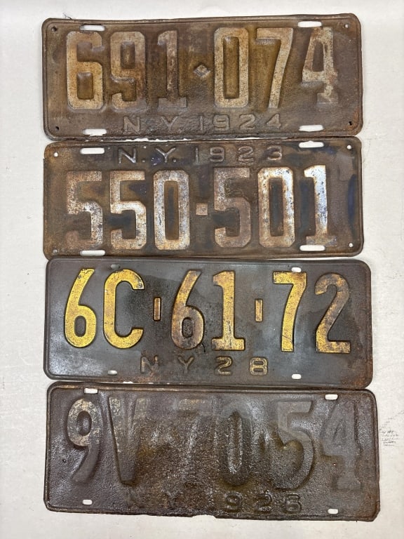 Lot 4 20s 1923 24 26 28 New York License Plates: See all photos as a better idea of condition.