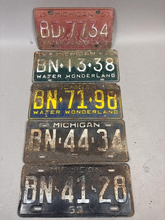 Lot of 5 1950s Michigan Water Wonderland Plates: See all photos as a better idea of condition.