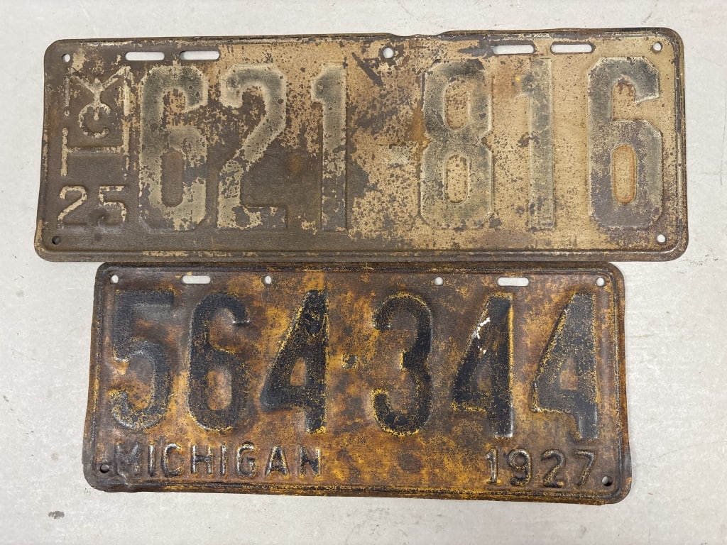 Pair Vintage 1925 1927 Michigan License Plates: See all photos as a better idea of condition.