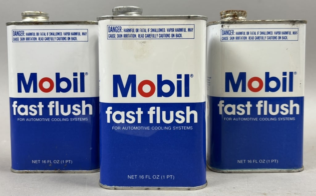 Mobil Fast Flush Full 16oz Metal Gas Oil Can: Please make sure you view all photos and ask any questions you may have! Great original collectible item. This is day 1 of our 2 day one owner auction event. Thanks and have a great day! Holler &