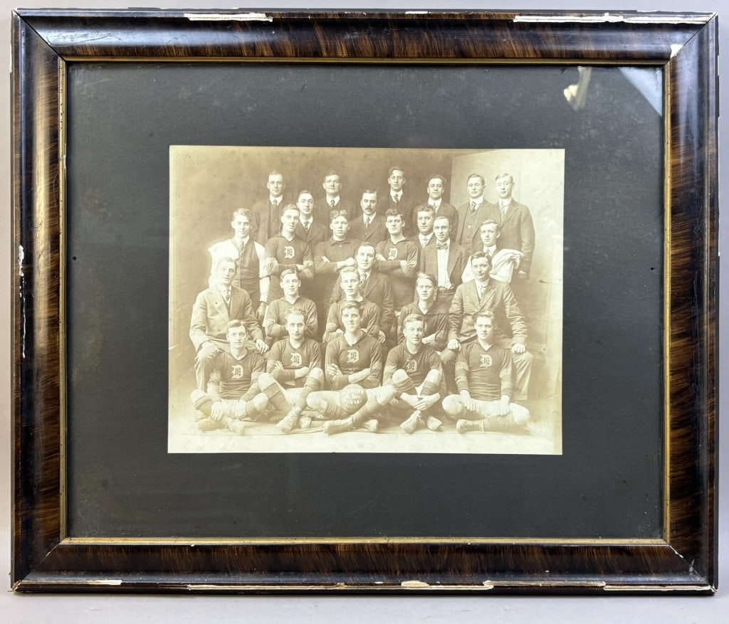 1915-16 University Detroit Basketball Team Photo: Great original framed photo. 23" x 19"