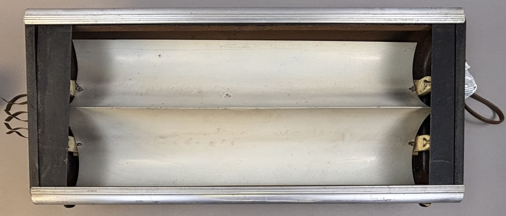 Vintage 50s Fluorescent Lighted Advertising Sign (1 of 12)