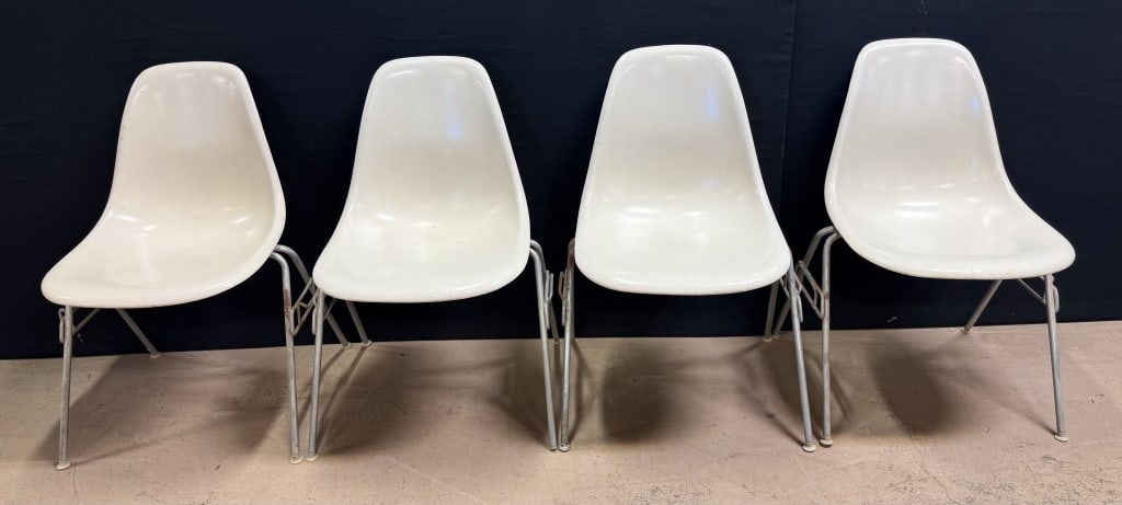 4 MCM 70s Herman Miller Fiberglass Shell Chaira: Great original matching set of four Herman Miller shell chairs. Circa 70s. A few of the plastic feet are broken and or are missing. See all photos for a better idea on condition.