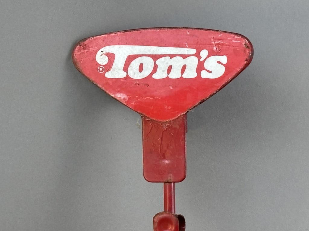 Tom's 12 Clip Chip Snack Store Display Hook - 2