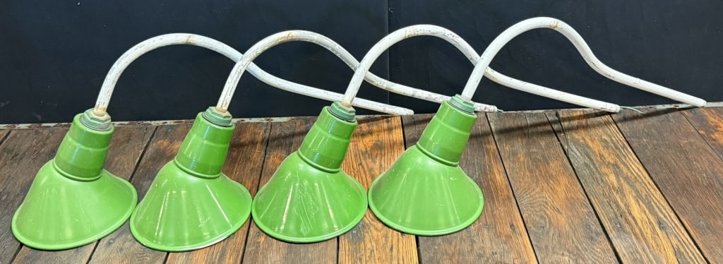 Lot 4 40s Gas Station Green Porcelain Lamp Shades: Great original lot of 4, Measurements in photos.