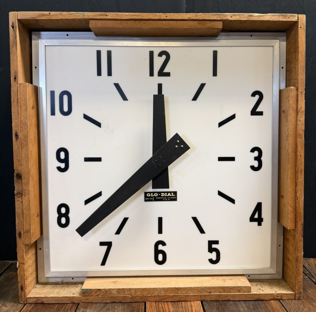Vintage GLO DIAL 31"x31" School Gymnasium Clock: Great original clock. Needs to be rewired.