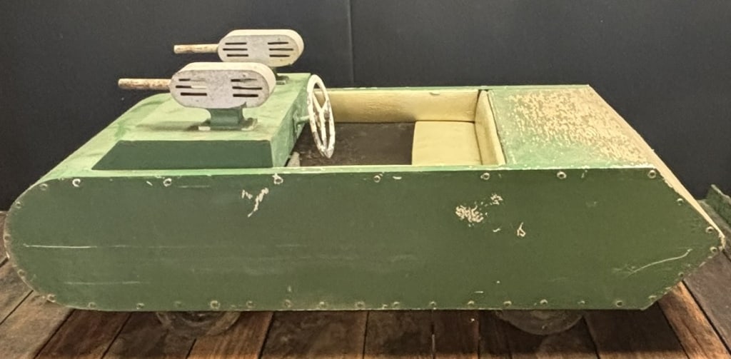 Antique 40s 50s WW2 Era Tank Carnival Ride: Great original tank kiddie ride. See all photos for measurements,