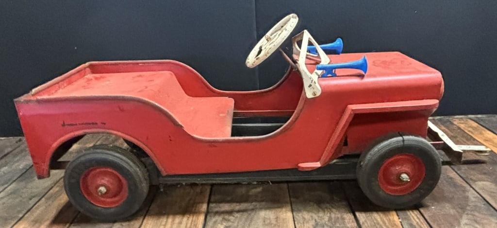 Hamilton Red Painted Jeep Pedal Car Kiddie Ride: Great original 1950s era Jeep Pedal Car. Measurements of photos.