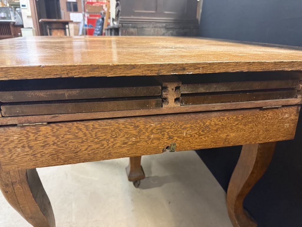 Antique Robbins Style Oak Dining Room Table - 10