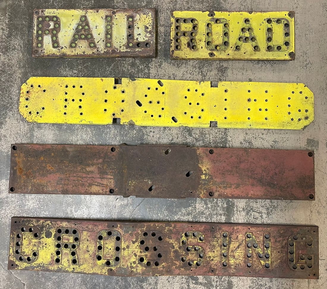 Railroad Crossing Original Cats Eye Marble Signs: Measurements in photos.