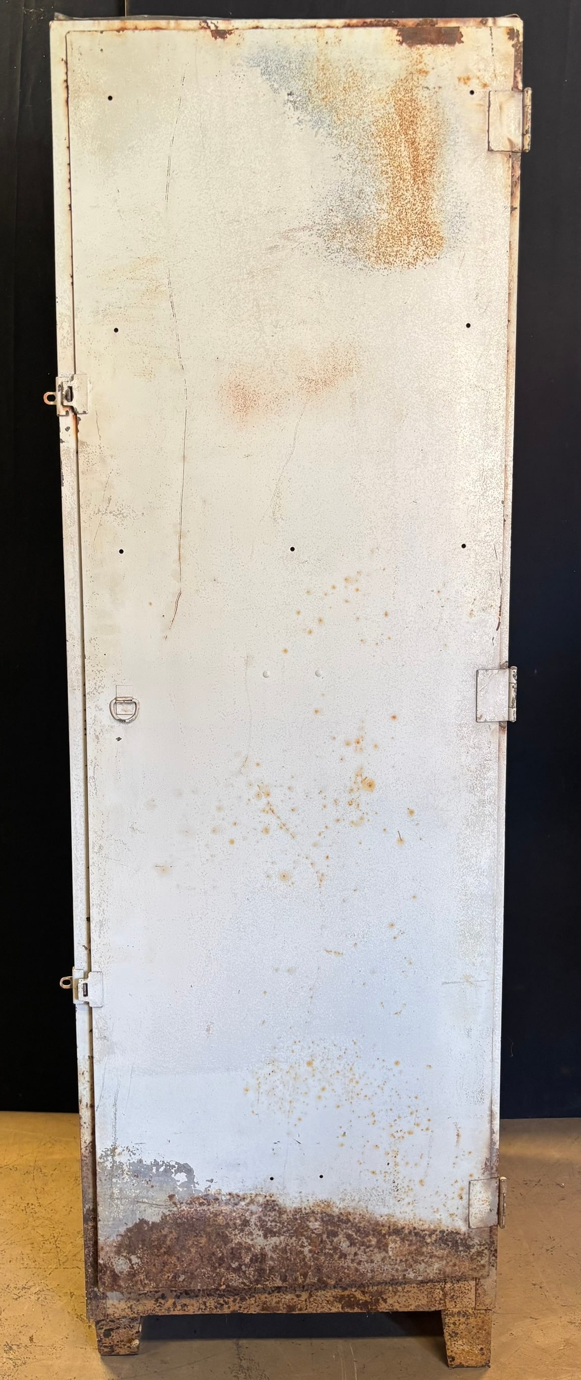40s 50s Era Mobil Oil Gas Station Original Metal Cabinet: Measurements in photos!