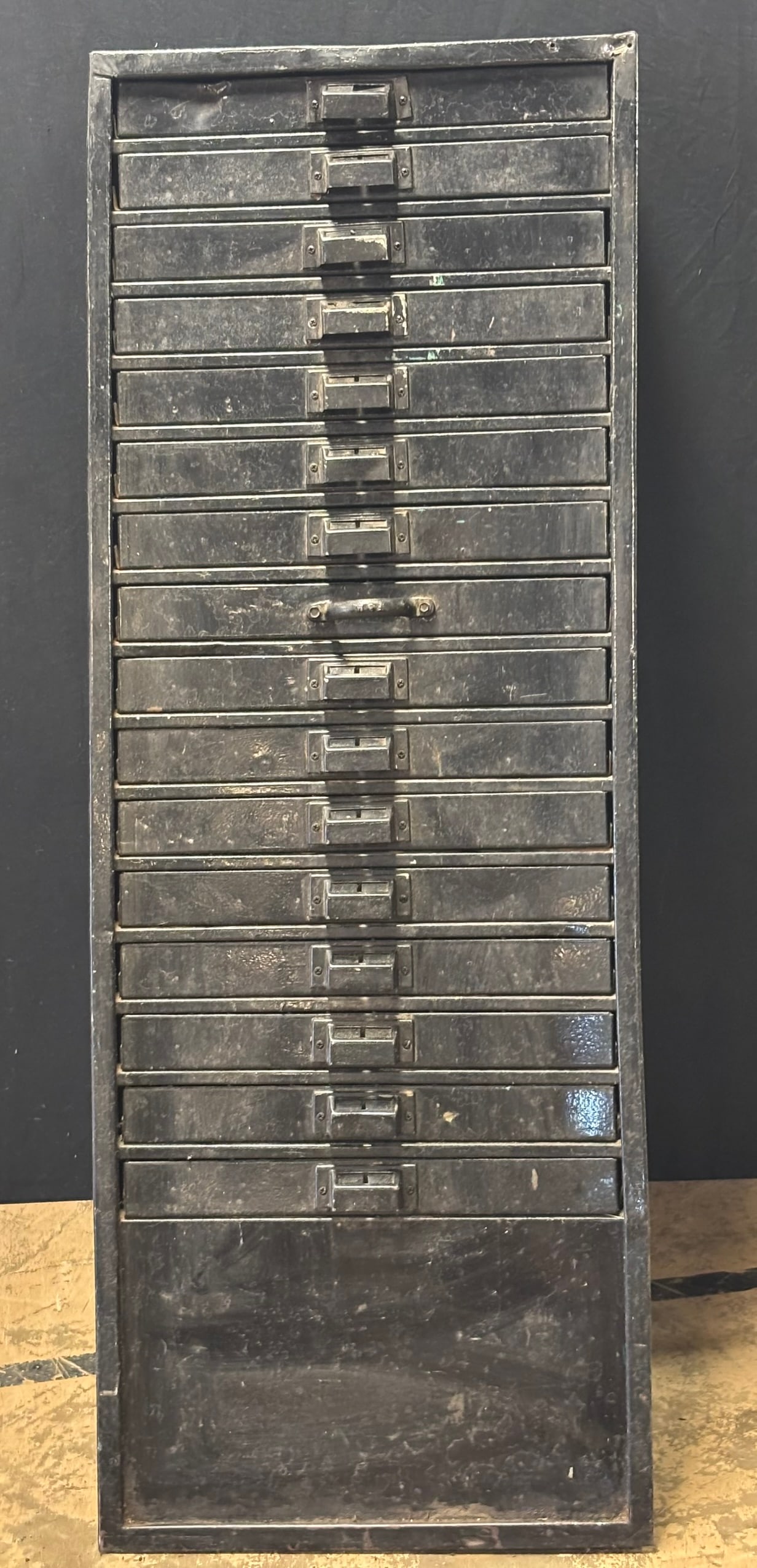 Antique 16 Drawer Slanted Metal Typeset Printers Cabinet (1 of 14)