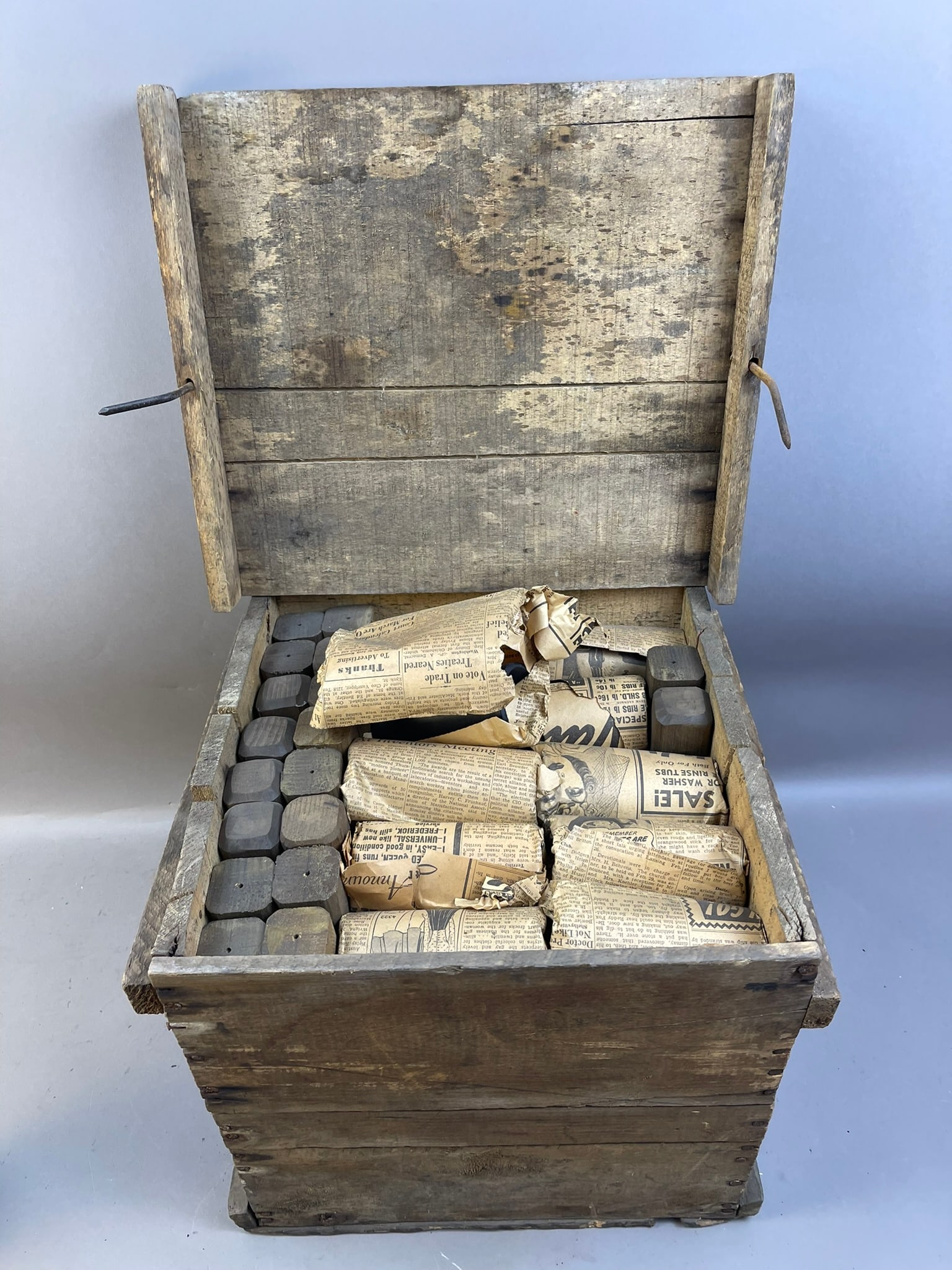 Edison 4M Special Swapping Horses Porter & Mfeker: Measurements in photos PLEASE NOTE WE OFFER IN HOUSE SHIPPING & HAVE BIDDING AVAILABLE ON OUR OWN WEBSITE! If you win on LIVE AUCTIONEERS, please click "SELF ARRANGED SHIPPING" and keep on the