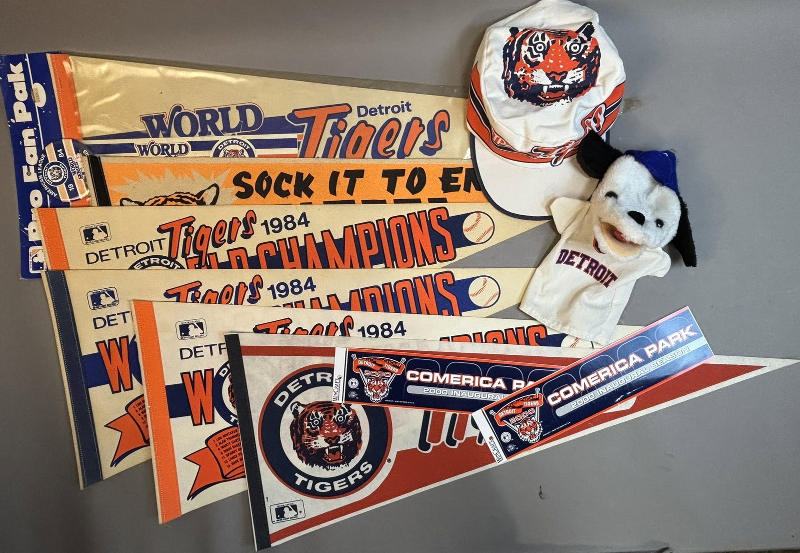 Lot 12 Detroit Tigers Baseball Pennant Hat Sticker (1 of 19)