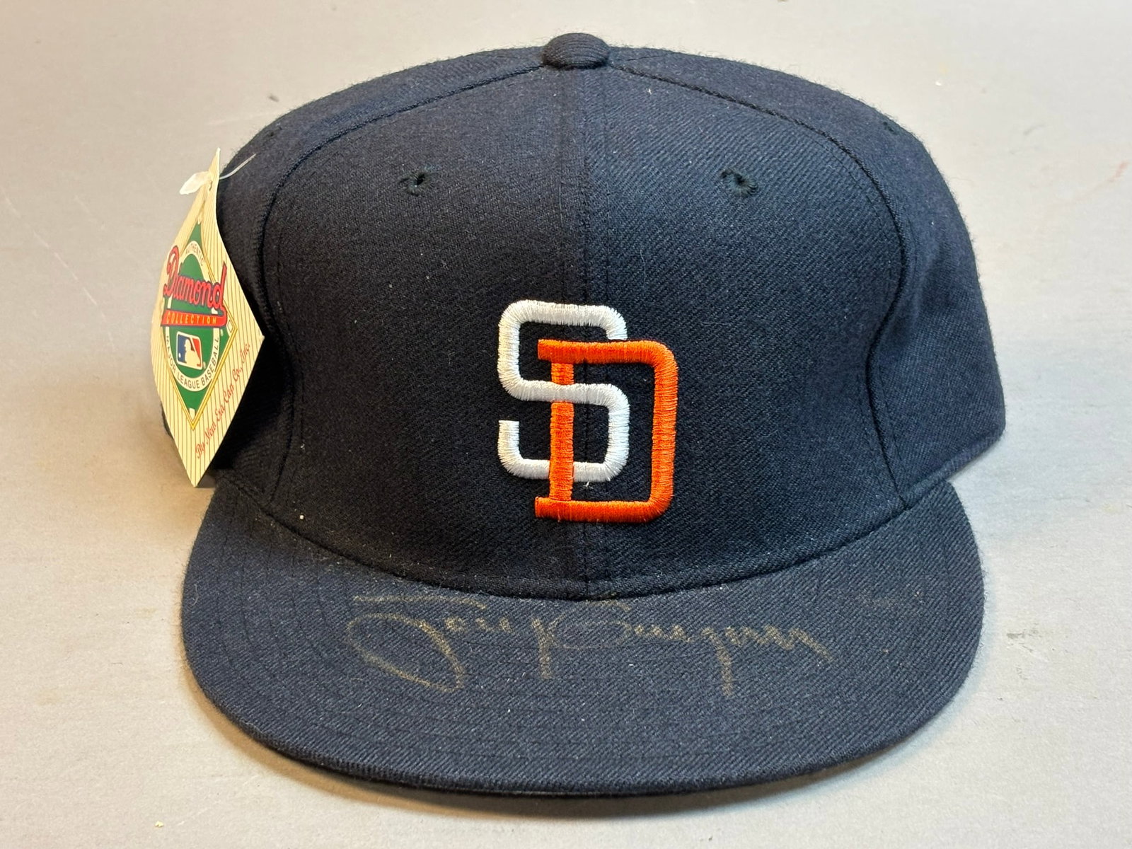 Tony Gwynn Signed San Diego Padres Baseball Hat: Nice original NOS hat. Signature obtained in person.