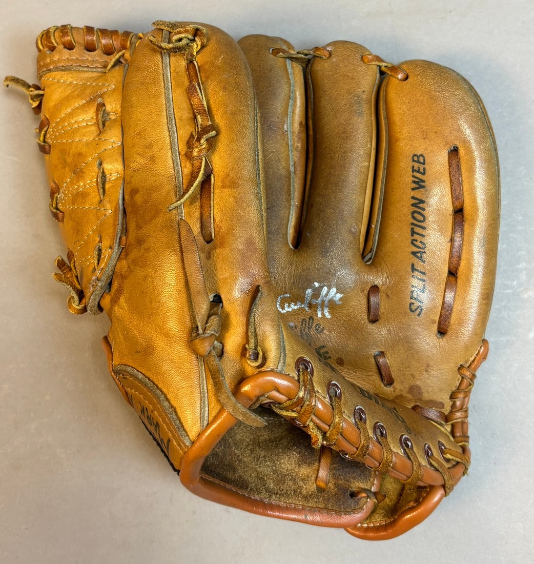 Dick McAuliffe Signed Spalding Player Model Glove - 2