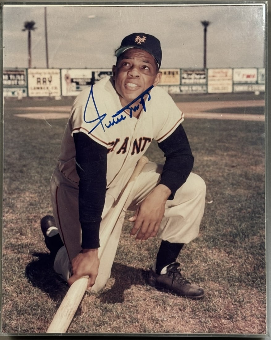 Willie Mays Single Signed 8x10 Baseball Photo HOF: Great strong Willie Mays signed 8x10 photo.
