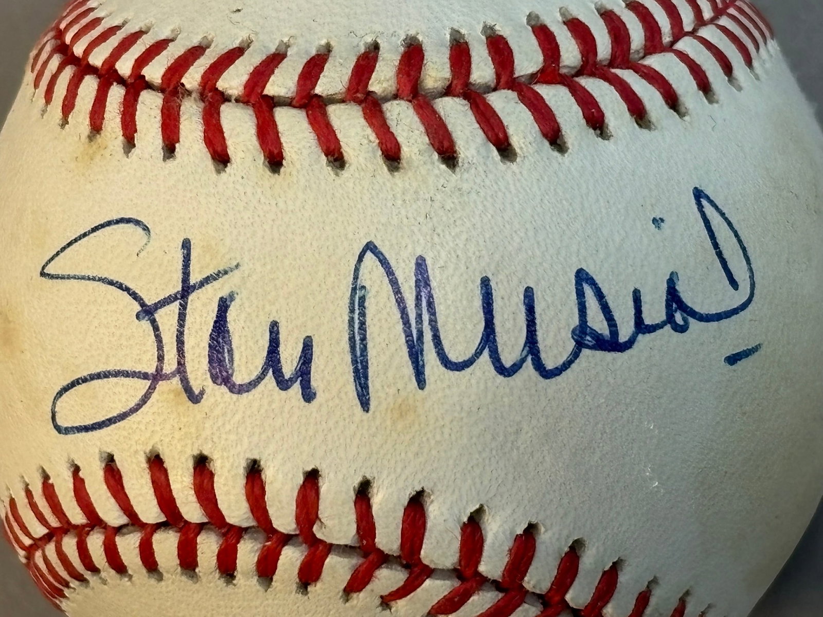 Stan Musial Single Signed Rawlings ONL Baseball: Great strong MUSIAL signature on a feeney with original box.